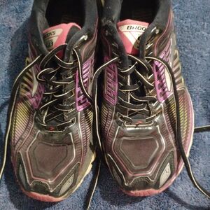 Brooks Women's Running Shoes - Black and Pink